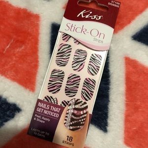 Kiss Zebra Striped Stick-on Nails